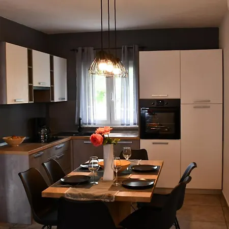 Mali Golji Ferienhaus *
